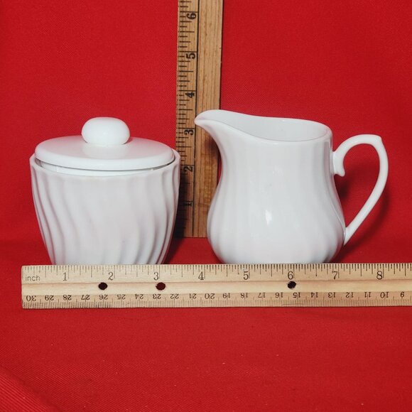 Vintage Royal Norfolk Porcelain Sugar and Creamer Set Embossed Swirls - Picture 6 of 10